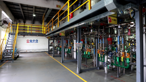खरीदें रेवोनोक्स 420V प्लास्टिक एडिटिव 1100 Cps PA6 PA66 PBT के लिए ऑनलाइन निर्माण